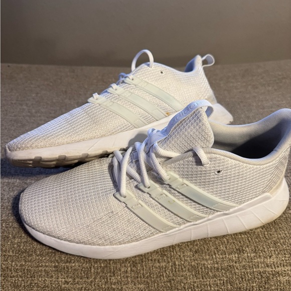 Adidas Questar Flow White/White size 12 - Picture 2 of 9